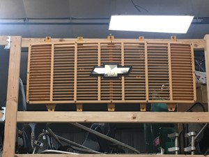 15999749 Grille Chevrolet B7000