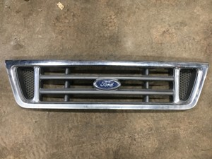 4C2Z-8200-AAA Grille Ford Econoline