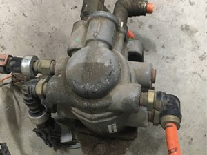 1686687C91 Air Brake Master Cylinder